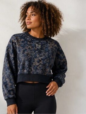 Under Armour Women’s Blue & Black Camo Crewneck Sweatshirt
